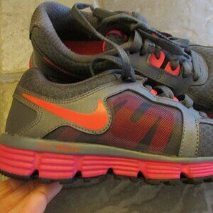 NIKE DUAL FUSION ATHLETIC SHOES WOMENS 6